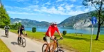 El idílico lago Wolfgangsee ofrece aguas turquesas y pueblos alpinos, conectados por una ruta ciclista perfecta con ferris.