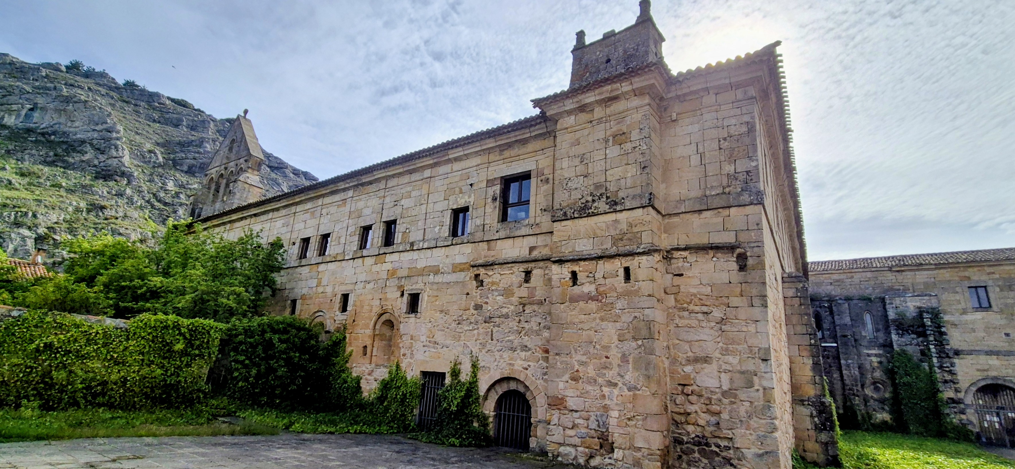 Monasterio de Santa María la Real de Aguilar de Campoo, claustro románico